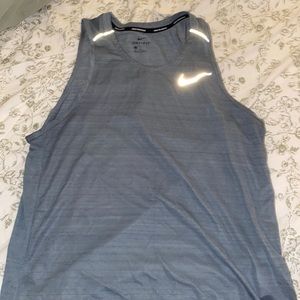 Nike men’s dri-fit tank top. Size L. EUC.